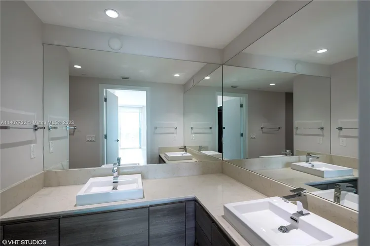 The Bond #3704 image #19