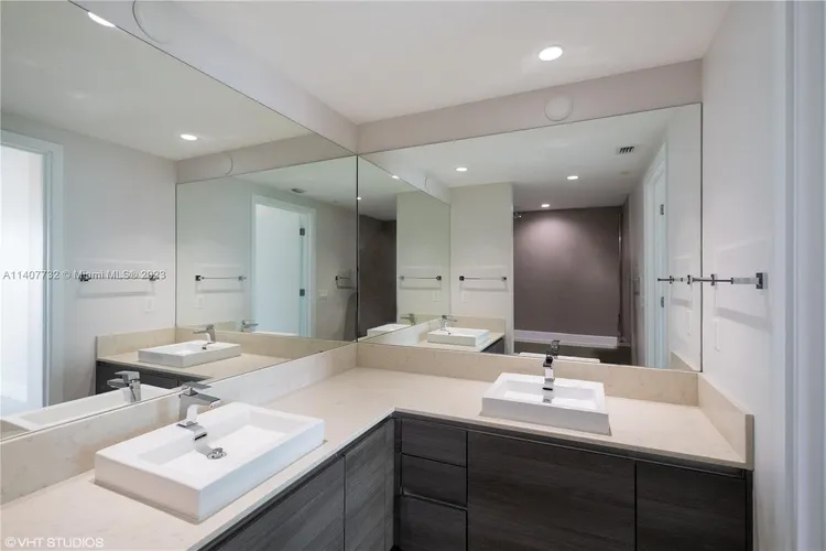 The Bond #3704 image #20