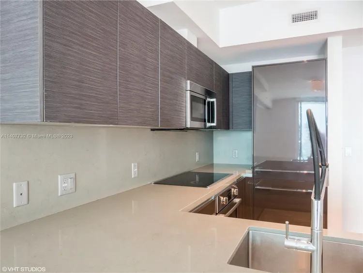 The Bond #3704 image #6