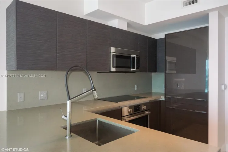 The Bond #3704 image #7