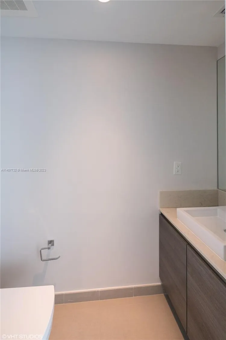 The Bond #3704 image #9