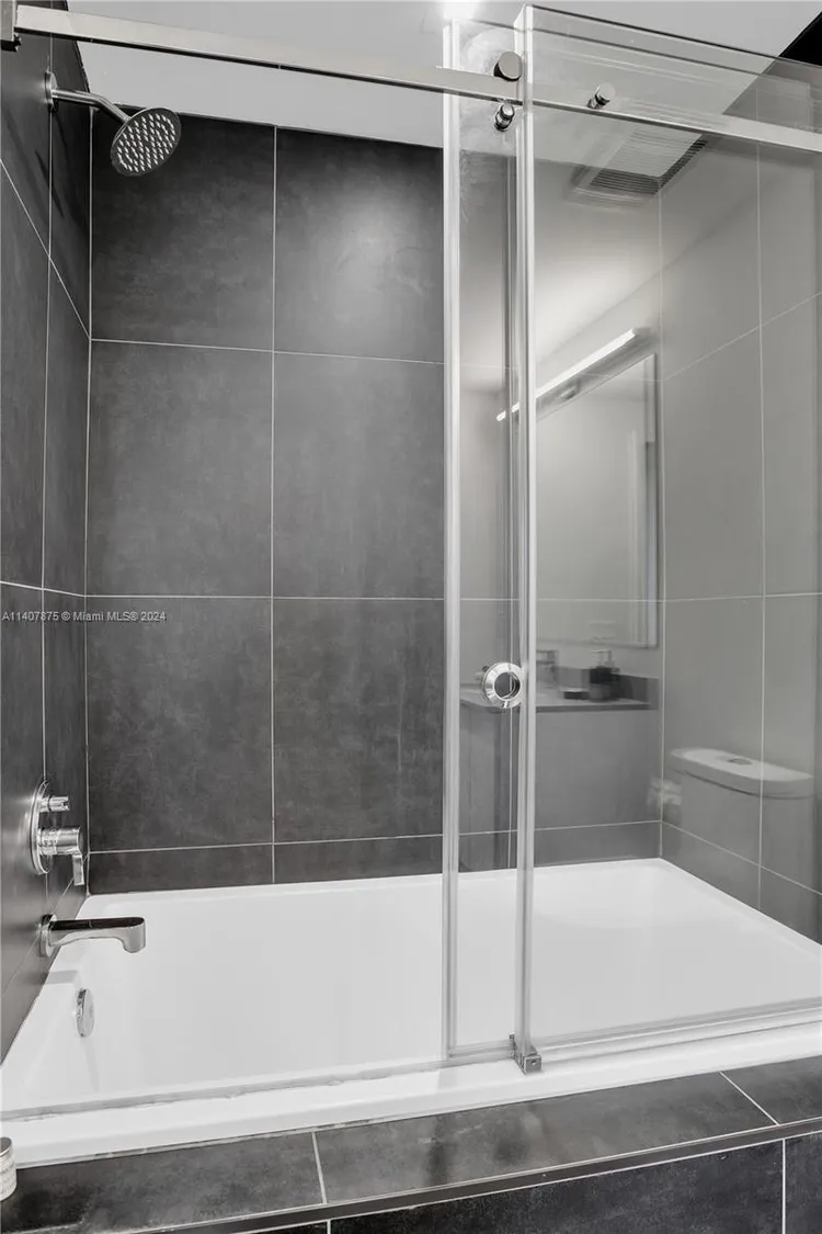 Canvas #PH07 image #24