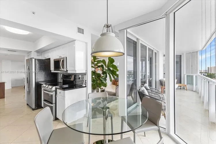 South Tower at the Point #1708 image #11