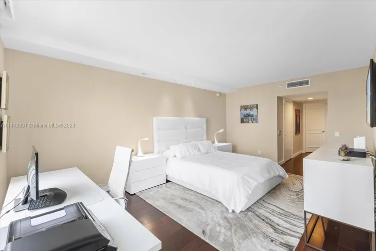 South Tower at the Point #1708 image #13