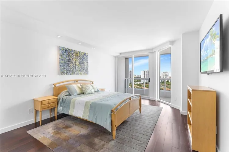 South Tower at the Point #1708 image #17