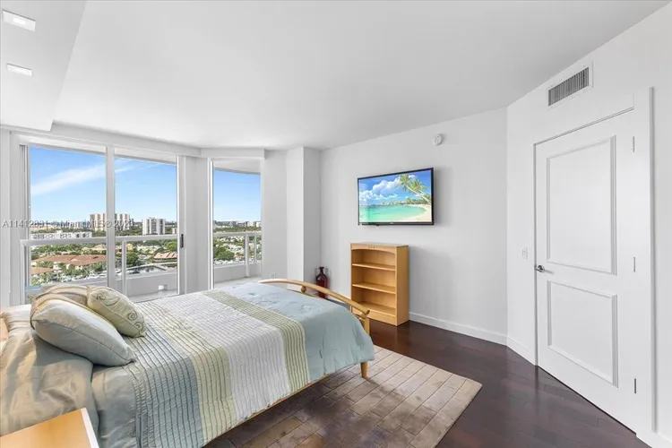 South Tower at the Point #1708 image #18