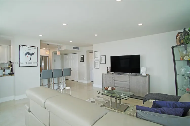 Berkley South #15L image #10