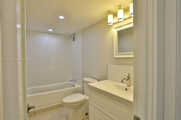 Berkley South #15L image #23