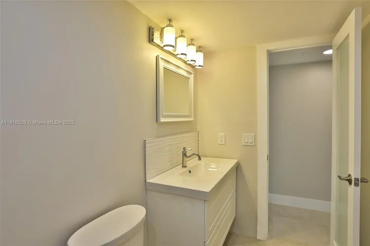 Berkley South #15L image #24