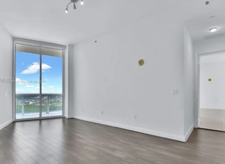 Trump Tower 2 #3905 image #18