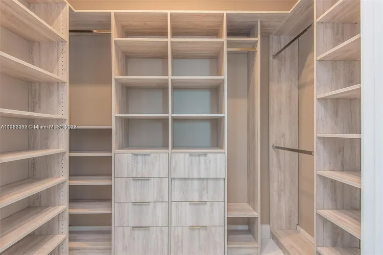 The Bond #4201 image #11