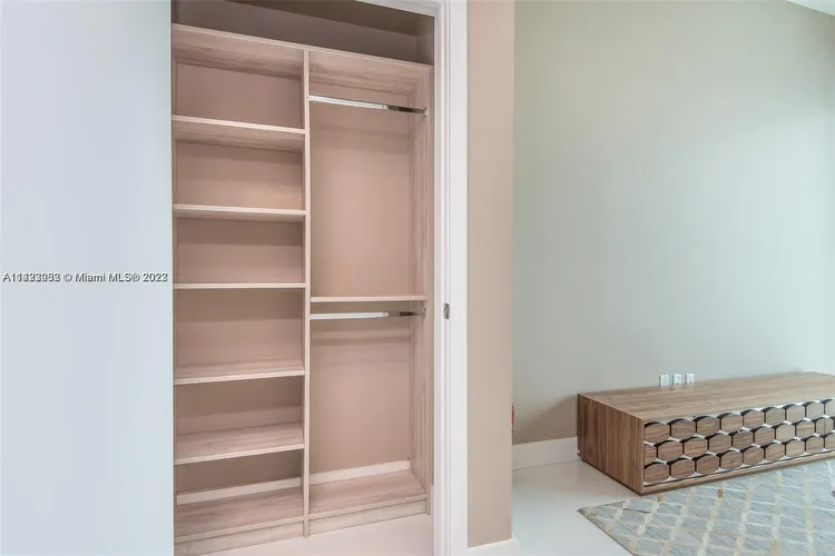 The Bond #4201 image #12