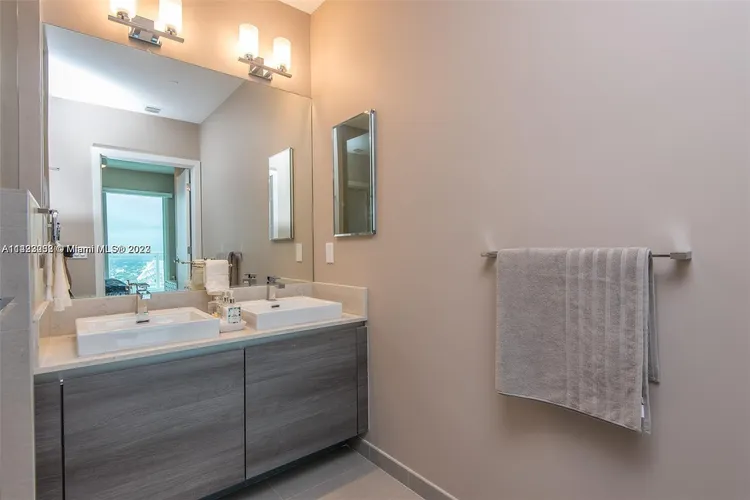 The Bond #4201 image #13