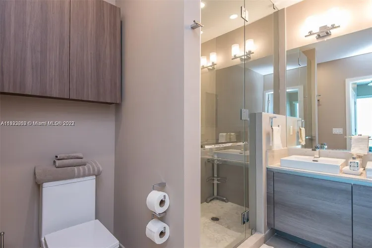 The Bond #4201 image #14