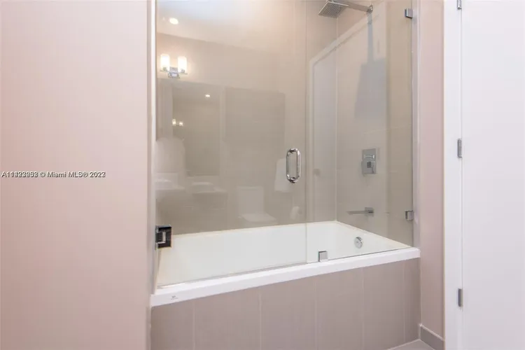 The Bond #4201 image #17