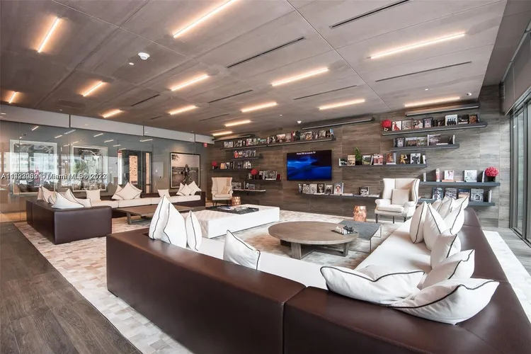 The Bond #4201 image #20