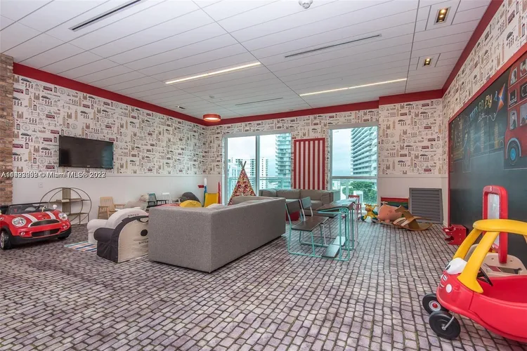 The Bond #4201 image #21