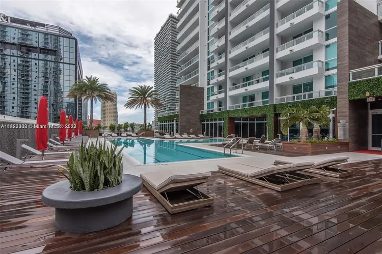 The Bond #4201 image #26