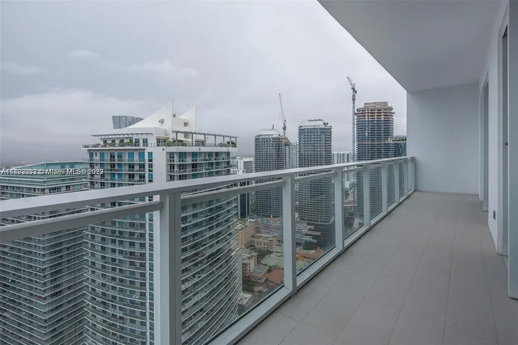 The Bond #4201 image #6