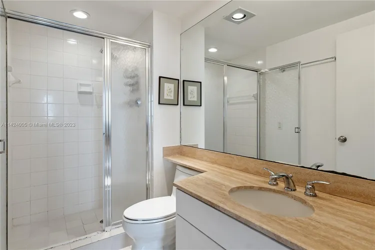 Villa Regina Condo #402 image #12