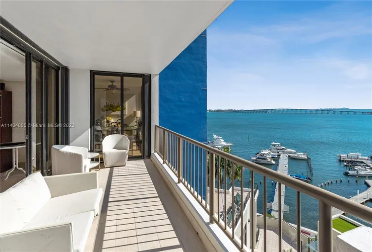 Villa Regina Condo #402 image #15