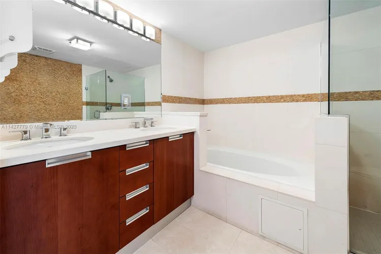 Avanti Miami Beach #163-2 image #24