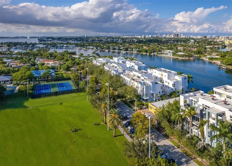 Avanti Miami Beach #163-2 image #40