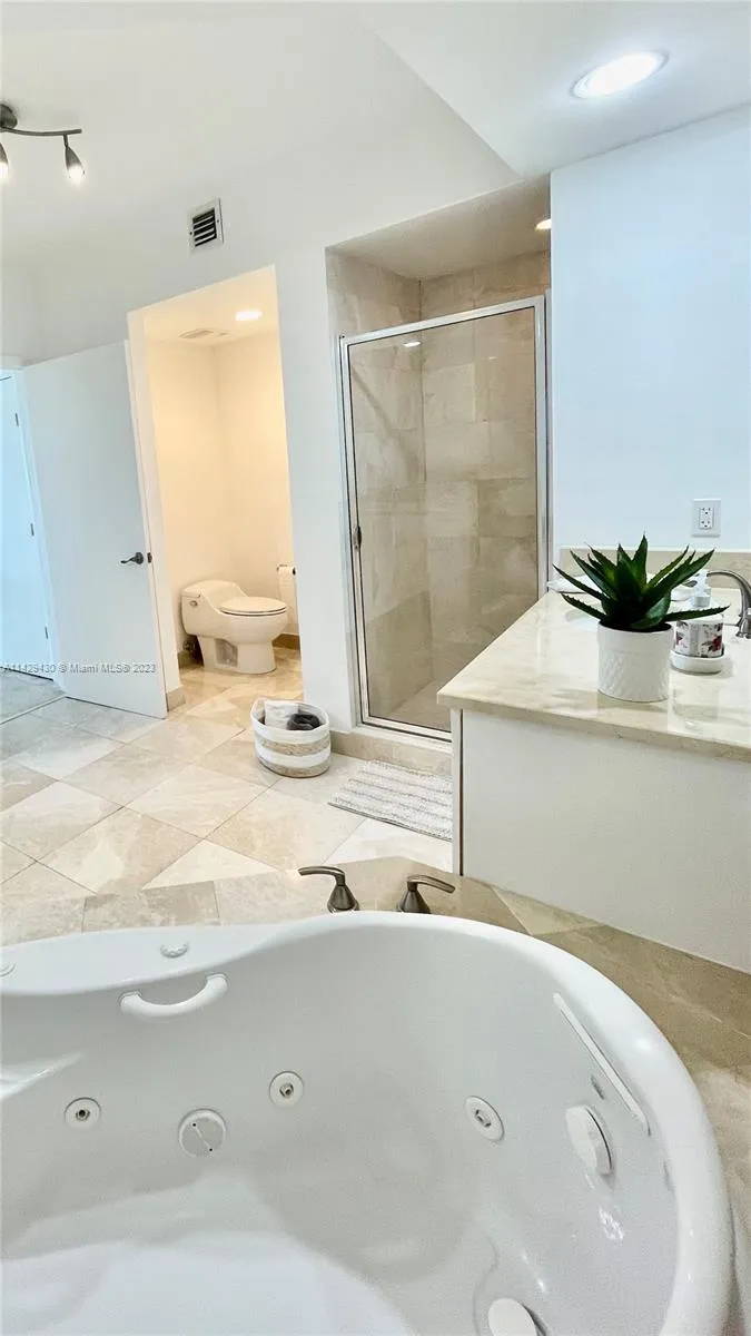 One Fifty One At Biscayne #1905 image #27