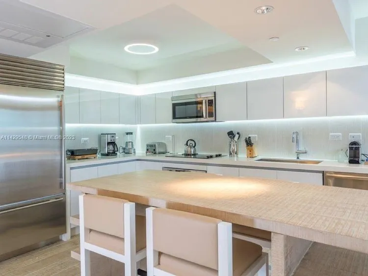 1 Hotel & Homes #1006 image #9