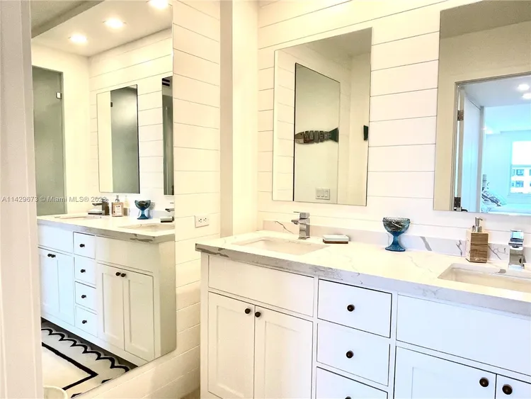 Commodore Club West #809 image #10