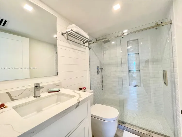 Commodore Club West #809 image #13