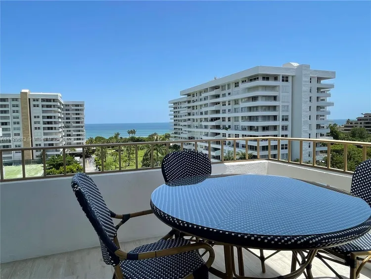 Commodore Club West #809 image #15