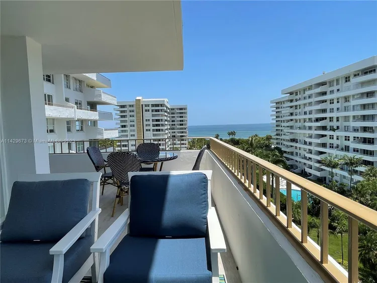 Commodore Club West #809 image #16