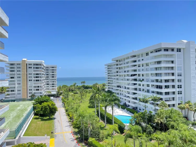 Commodore Club West #809 image #17