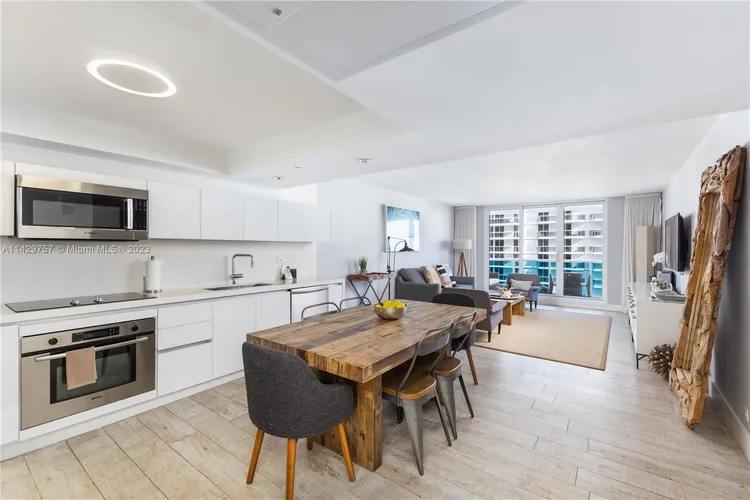 1 Hotel & Homes #1013 image #19