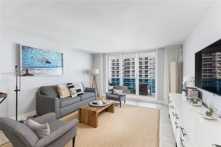 1 Hotel & Homes #1013 image #20