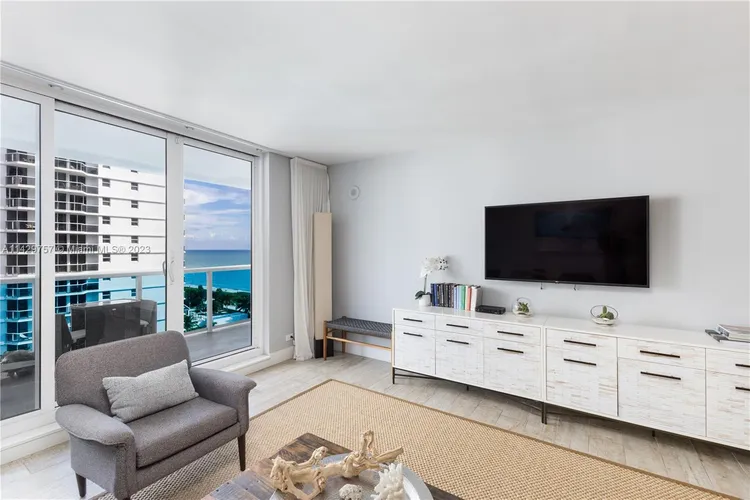 1 Hotel & Homes #1013 image #21