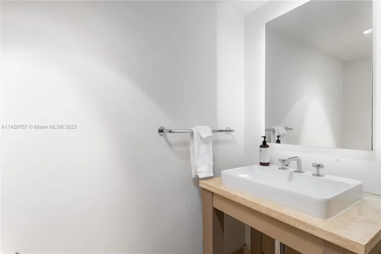 1 Hotel & Homes #1013 image #28