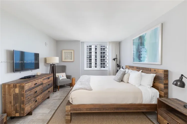 1 Hotel & Homes #1013 image #29