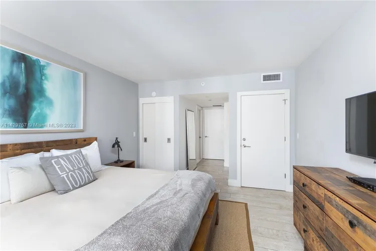 1 Hotel & Homes #1013 image #31