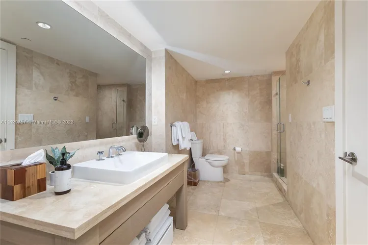 1 Hotel & Homes #1013 image #33