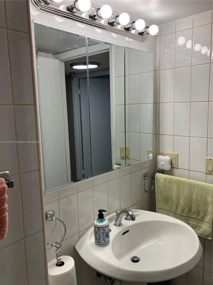 Tropicana #602 image #25