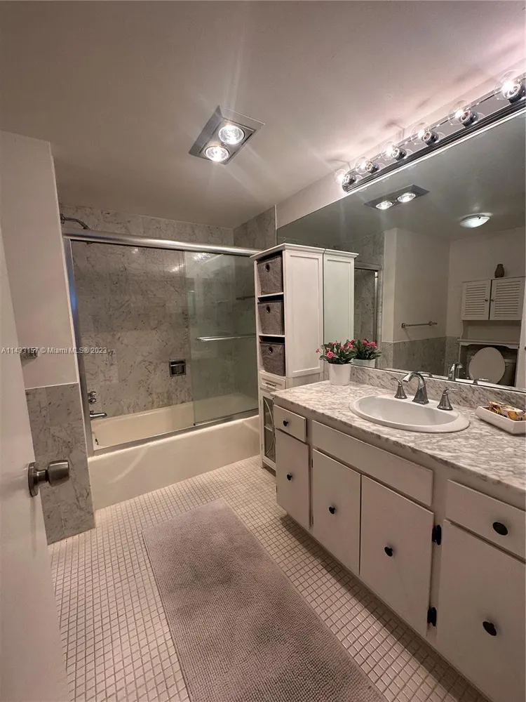 Riviera #608 image #6