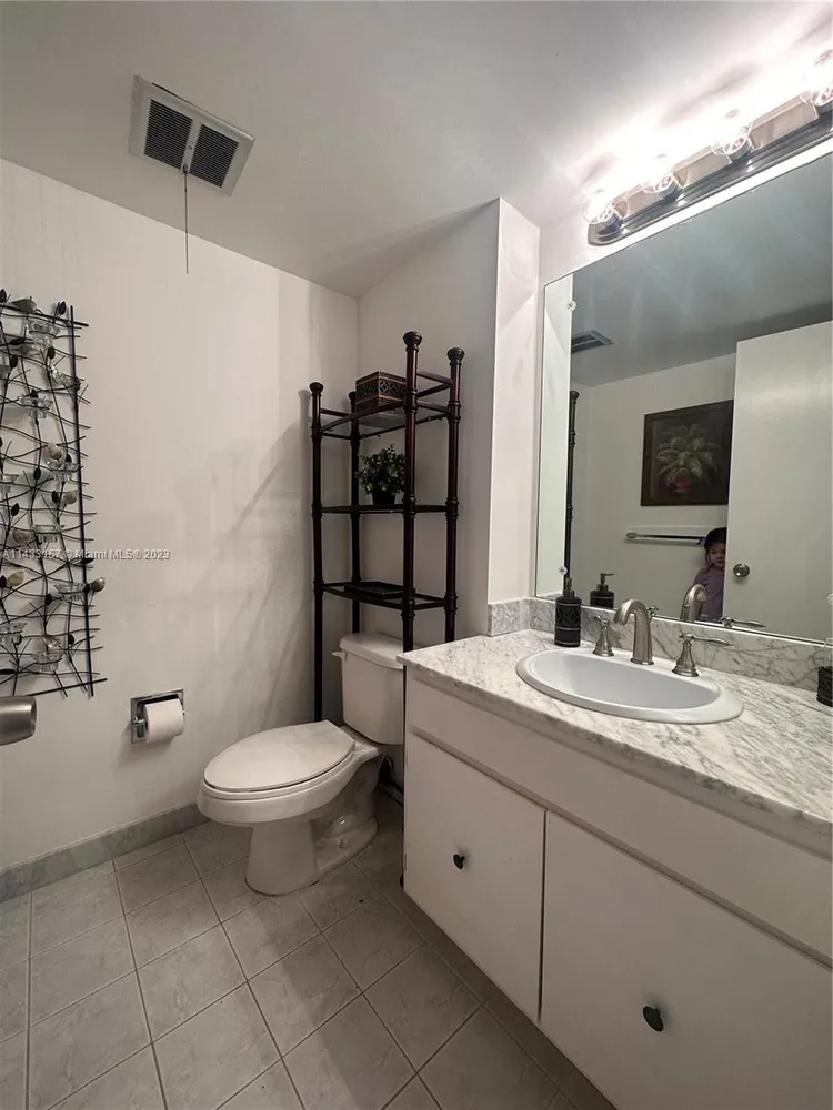 Riviera #608 image #7