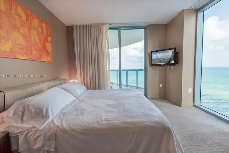 Sole #1802 image #15