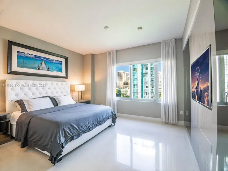 Gorlin at Aqua #701 image #10