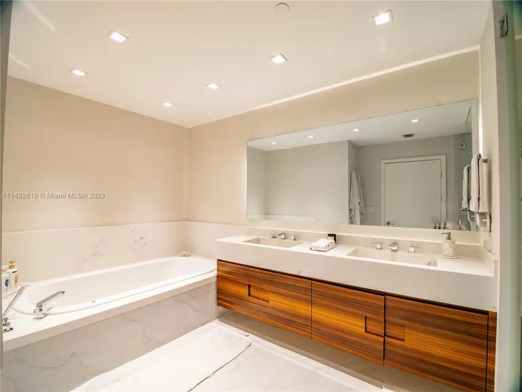 Gorlin at Aqua #701 image #12