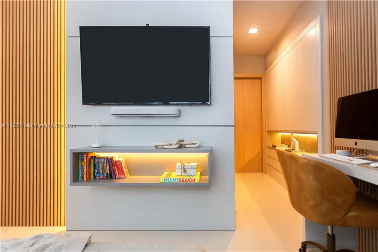 Gorlin at Aqua #701 image #16