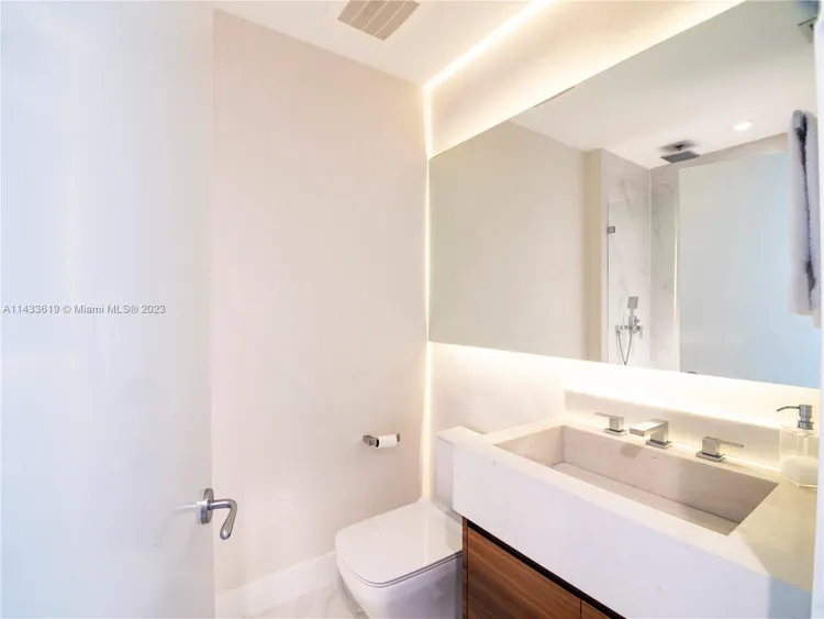 Gorlin at Aqua #701 image #19