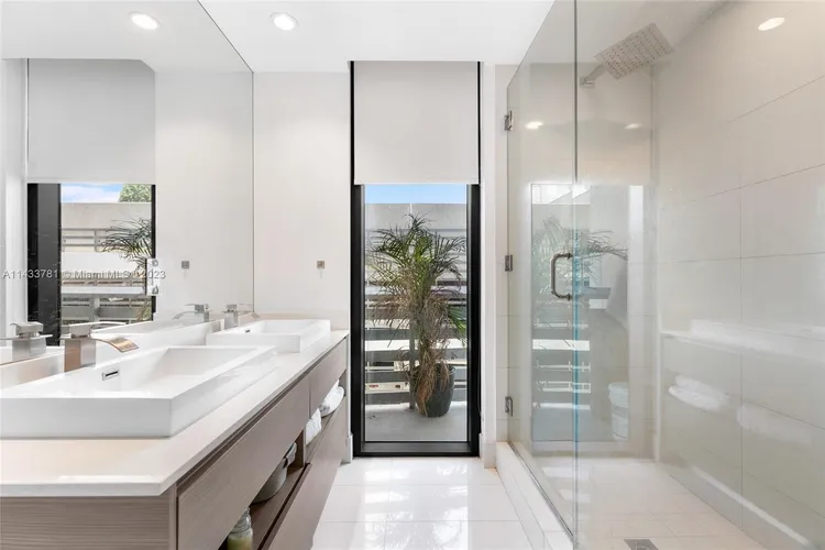 Icon Bay #601 image #14